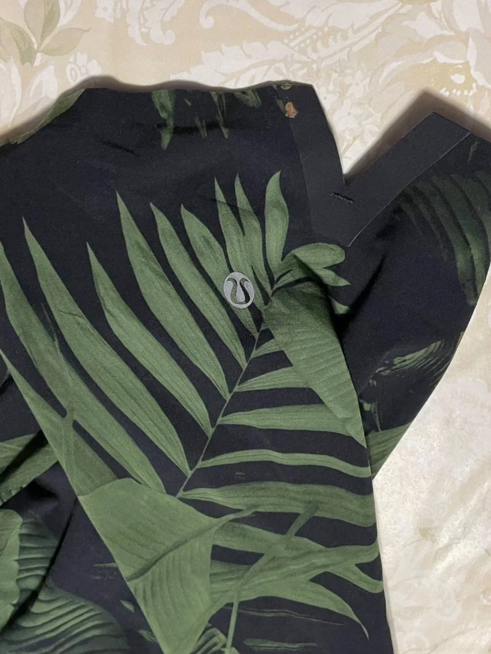 Lululemon Swim Trunks 40 Mens Palm Fronds Feathers Black Green Swimsuit Board